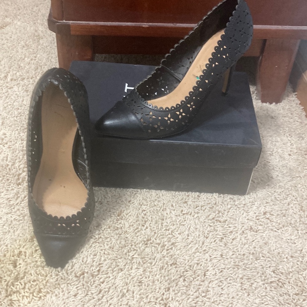 Black heels size 8